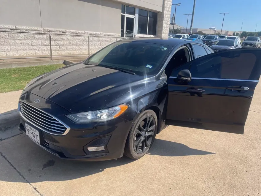 2020 Ford Fusion SE photo 1