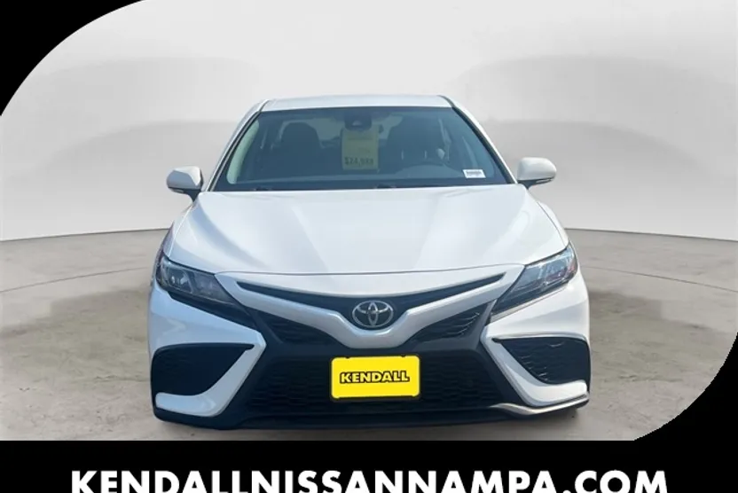 2022 Toyota Camry SE photo 1