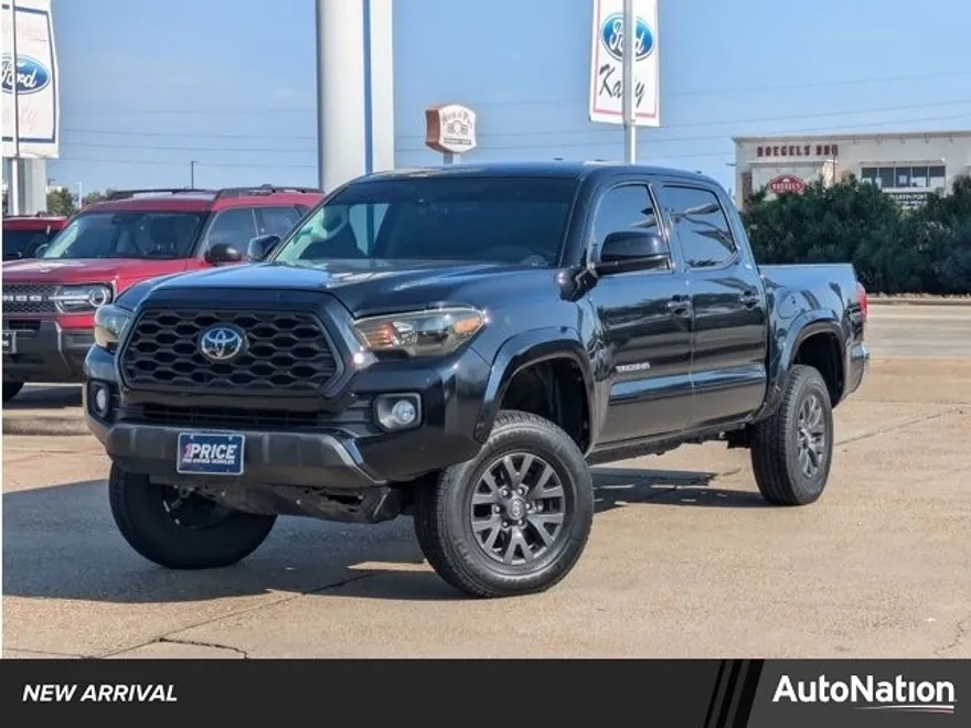 2022 Toyota Tacoma SR5 photo 1