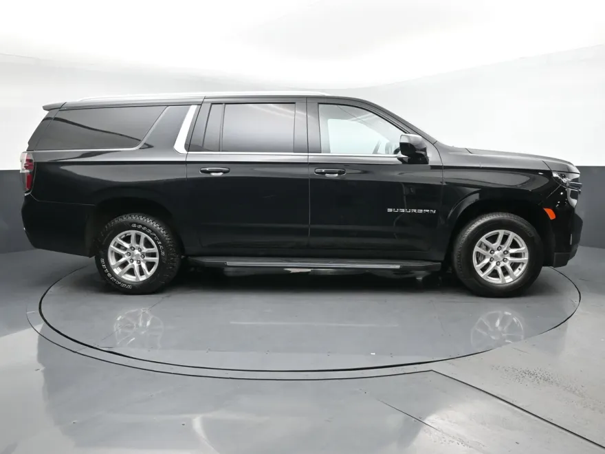 2024 Chevrolet Suburban LT photo 1