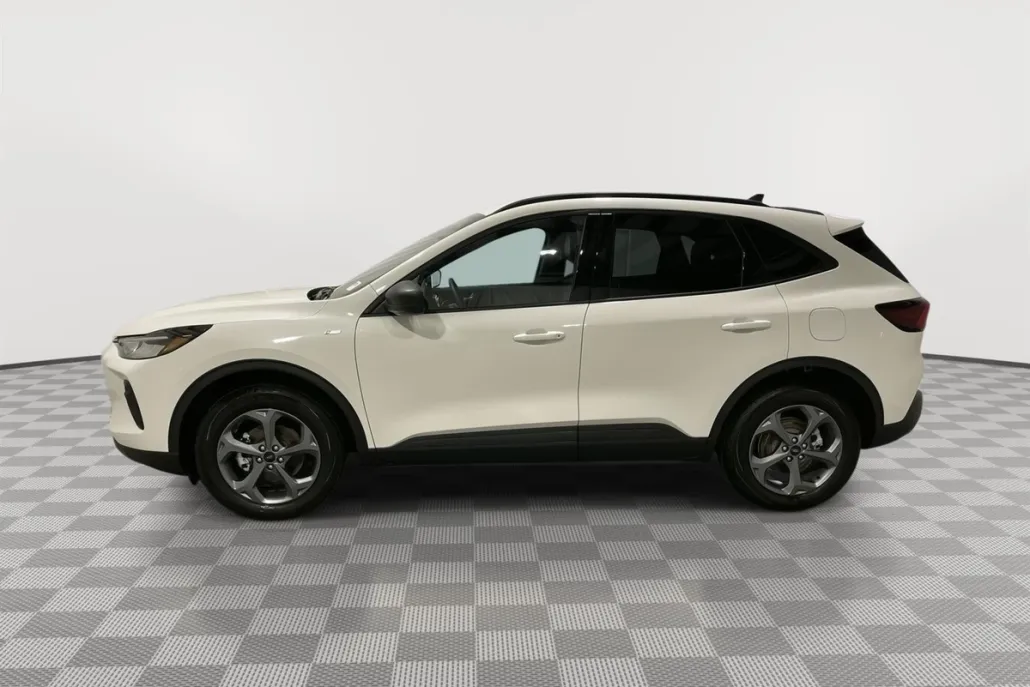 2025 Ford Escape ST-Line photo 1