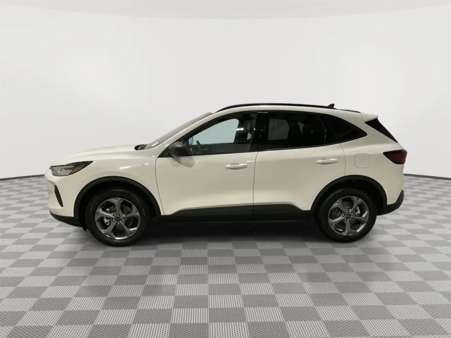 2025 Ford Escape ST-Line photo 1