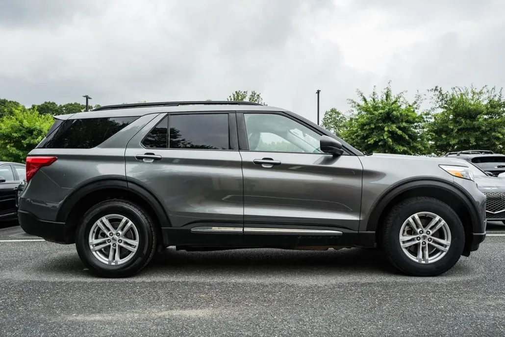 2024 Ford Explorer XLT photo 1