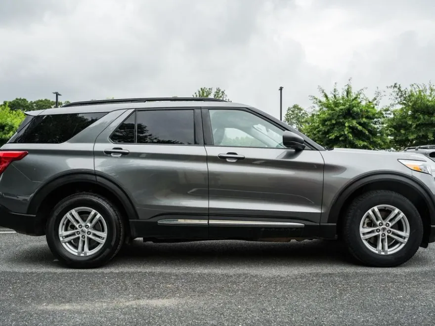 2024 Ford Explorer XLT photo 1