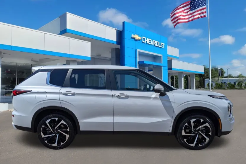 2024 Mitsubishi Outlander SE photo 1