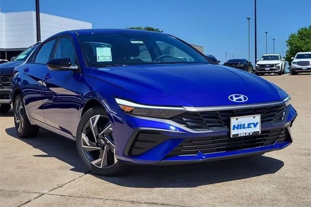 2025 Hyundai Elantra SEL Sport photo 1