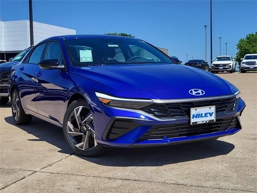 2025 Hyundai Elantra SEL Sport photo 1