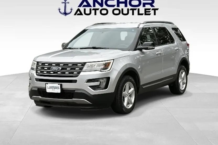 2016 Ford Explorer XLT photo 1