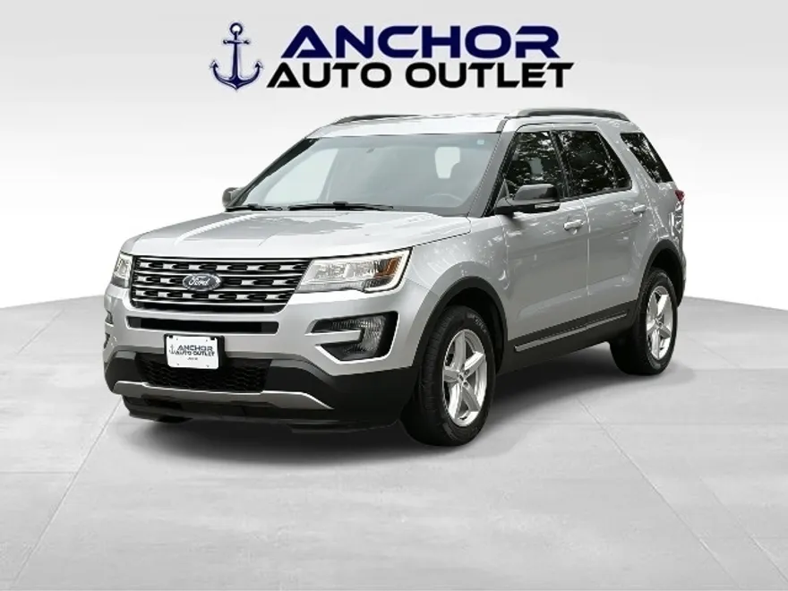 2016 Ford Explorer XLT photo 1