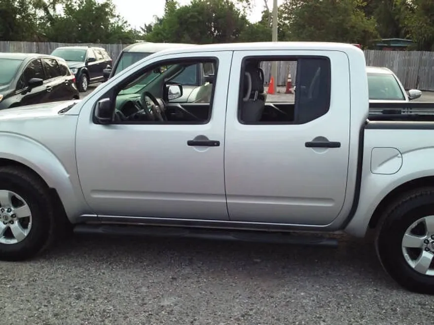 2010 Nissan Frontier SE photo 1