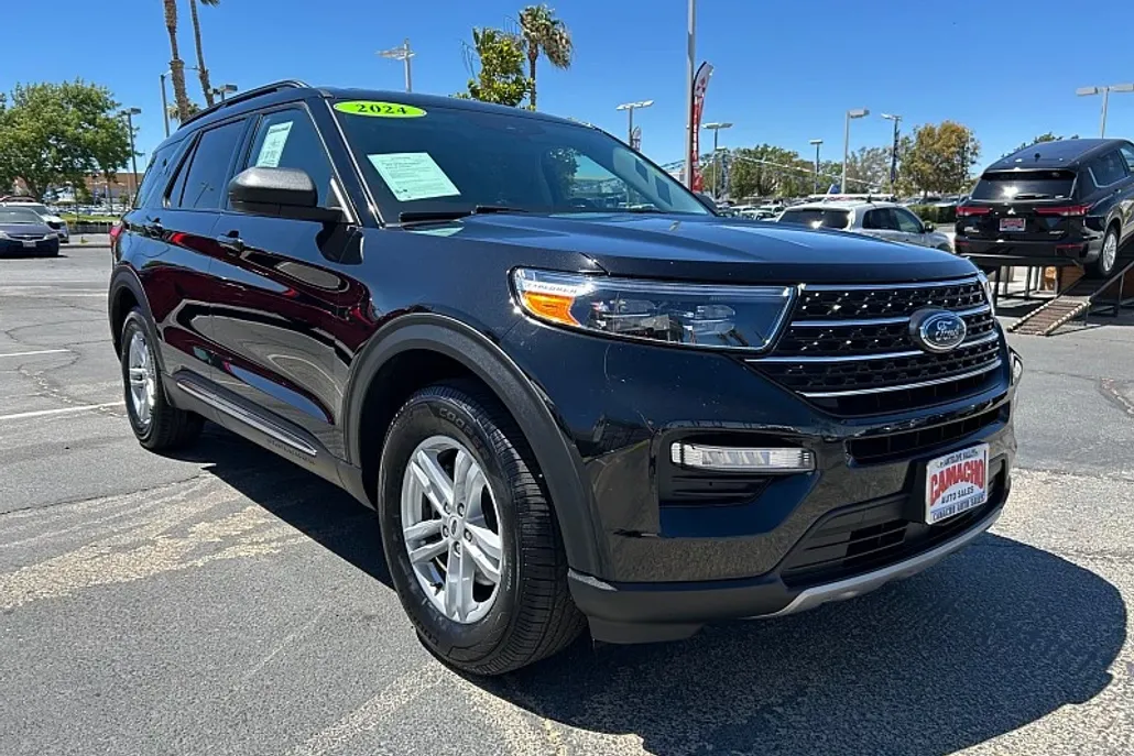 2024 Ford Explorer XLT photo 1