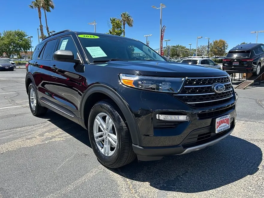 2024 Ford Explorer XLT photo 1