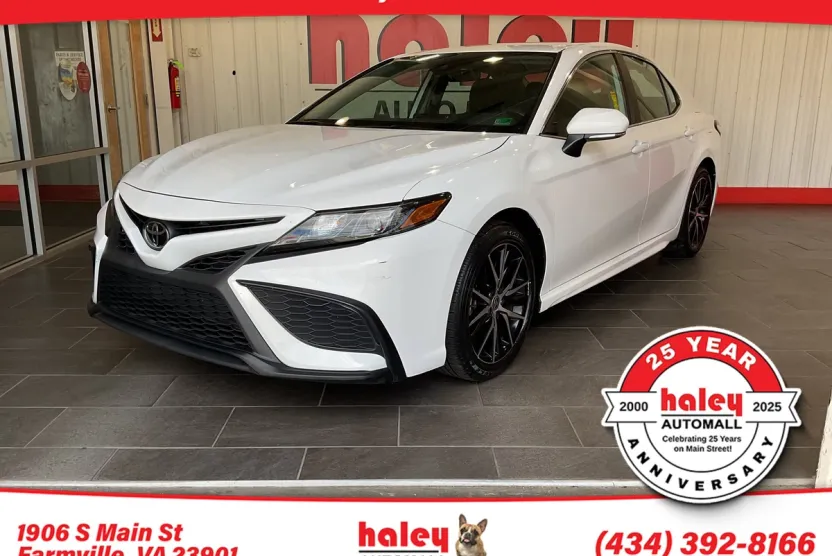 2024 Toyota Camry SE photo 1
