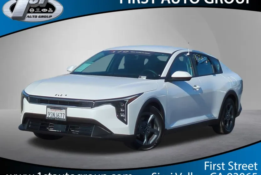 2025 Kia K4 LXS photo 1