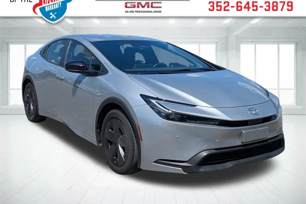 2023 Toyota Prius LE photo 1