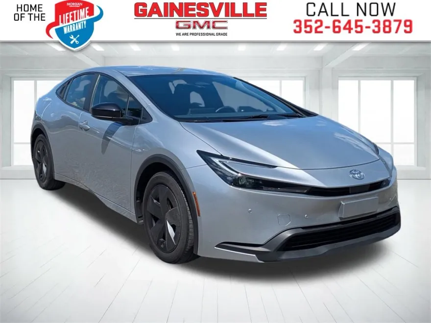 2023 Toyota Prius LE photo 1
