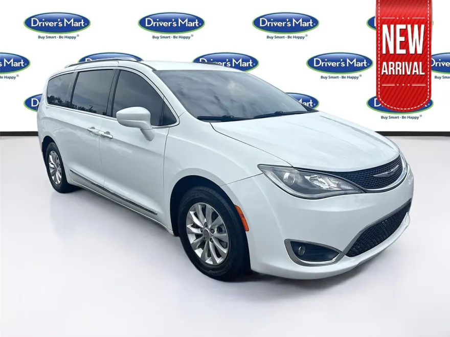 2019 Chrysler Pacifica Touring L photo 1