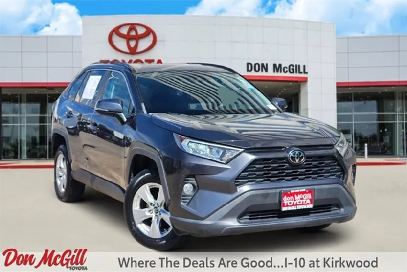 2020 Toyota RAV4 XLE photo 1