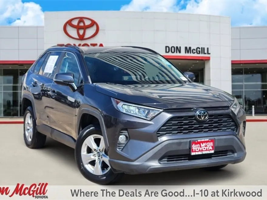 2020 Toyota RAV4 XLE photo 1