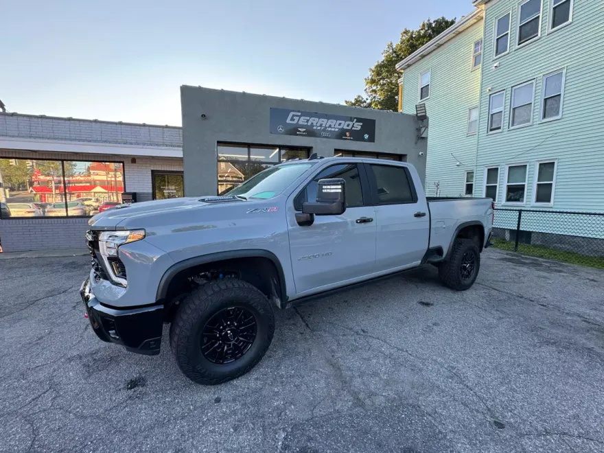 2025 Chevrolet Silverado 2500HD ZR2 photo 1
