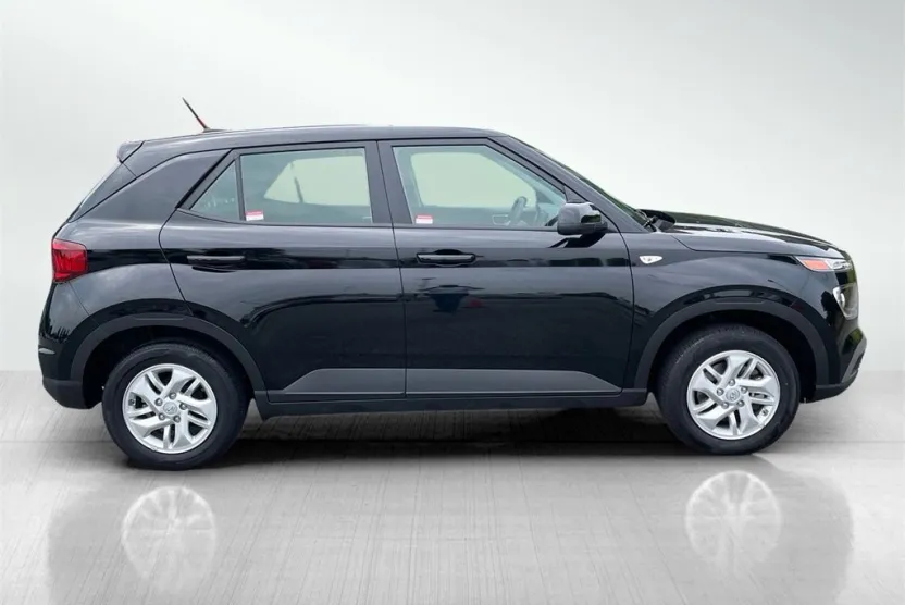 2024 Hyundai Venue SE photo 1