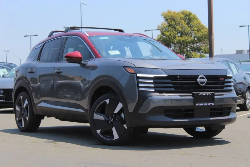 2025 Nissan Kicks SR photo 1