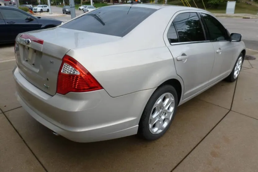 2010 Ford Fusion SE photo 1