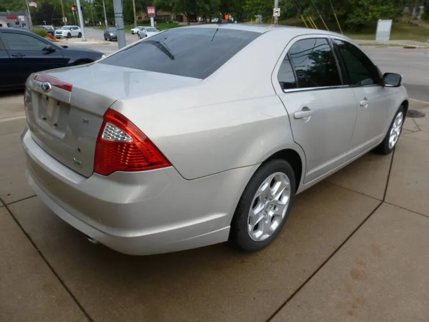 2010 Ford Fusion SE photo 1