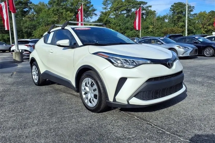 2021 Toyota C-HR LE photo 1