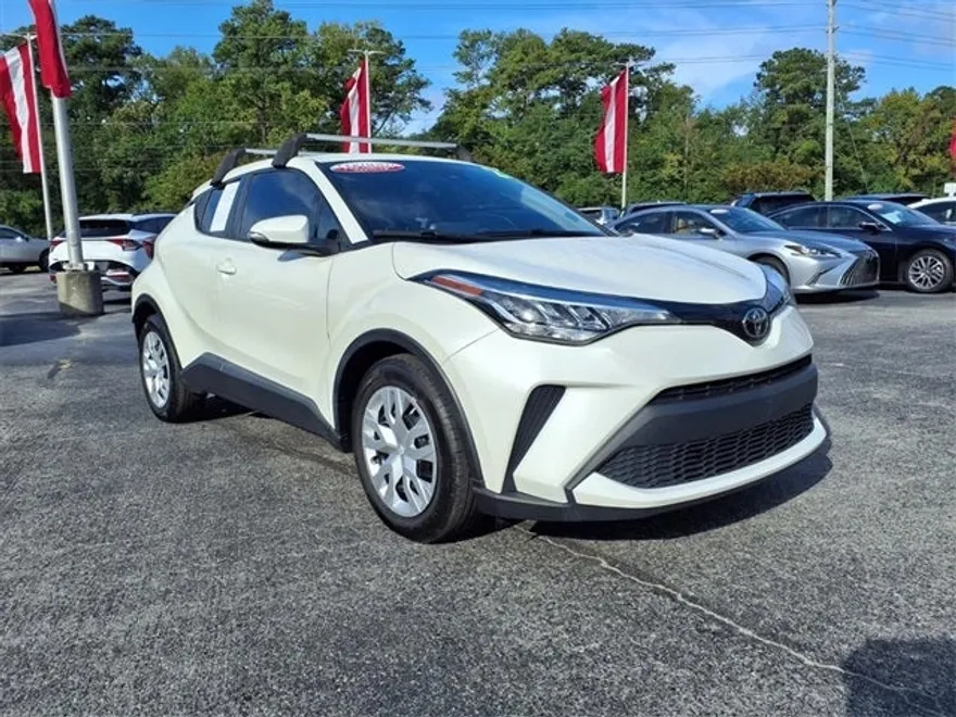 2021 Toyota C-HR LE photo 1