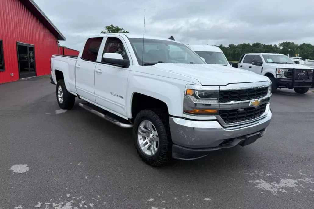 2018 Chevrolet Silverado 1500 LT photo 1