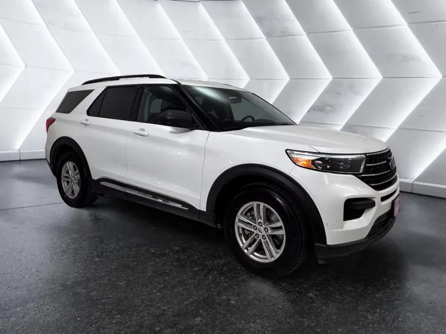 2021 Ford Explorer XLT photo 1