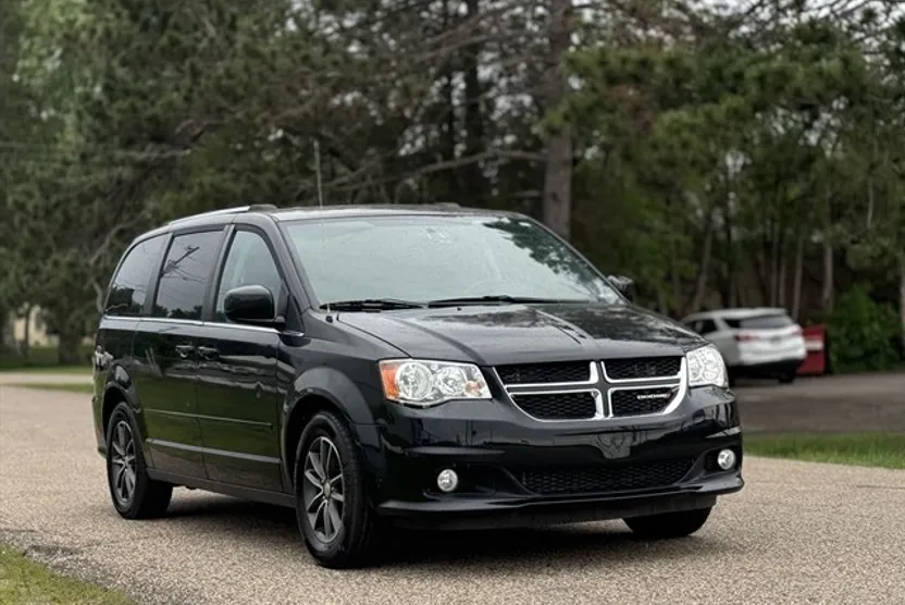 2016 Dodge Grand Caravan SXT photo 1