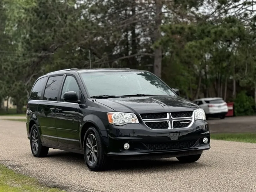 2016 Dodge Grand Caravan SXT photo 1