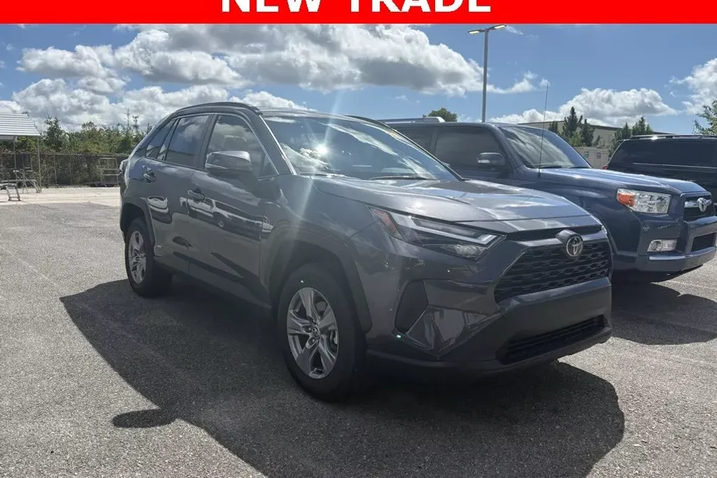 2025 Toyota RAV4 Hybrid XLE photo 1