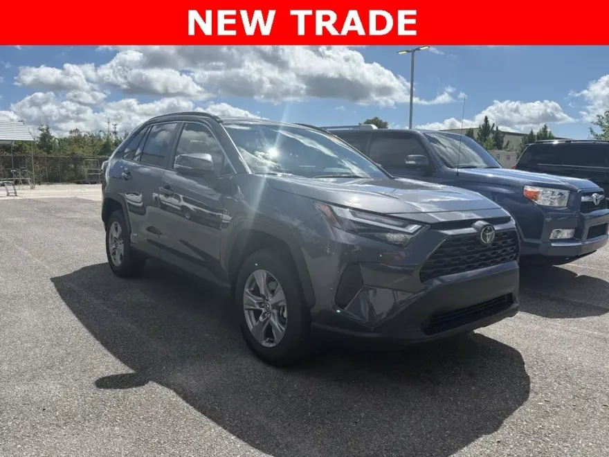 2025 Toyota RAV4 Hybrid XLE photo 1