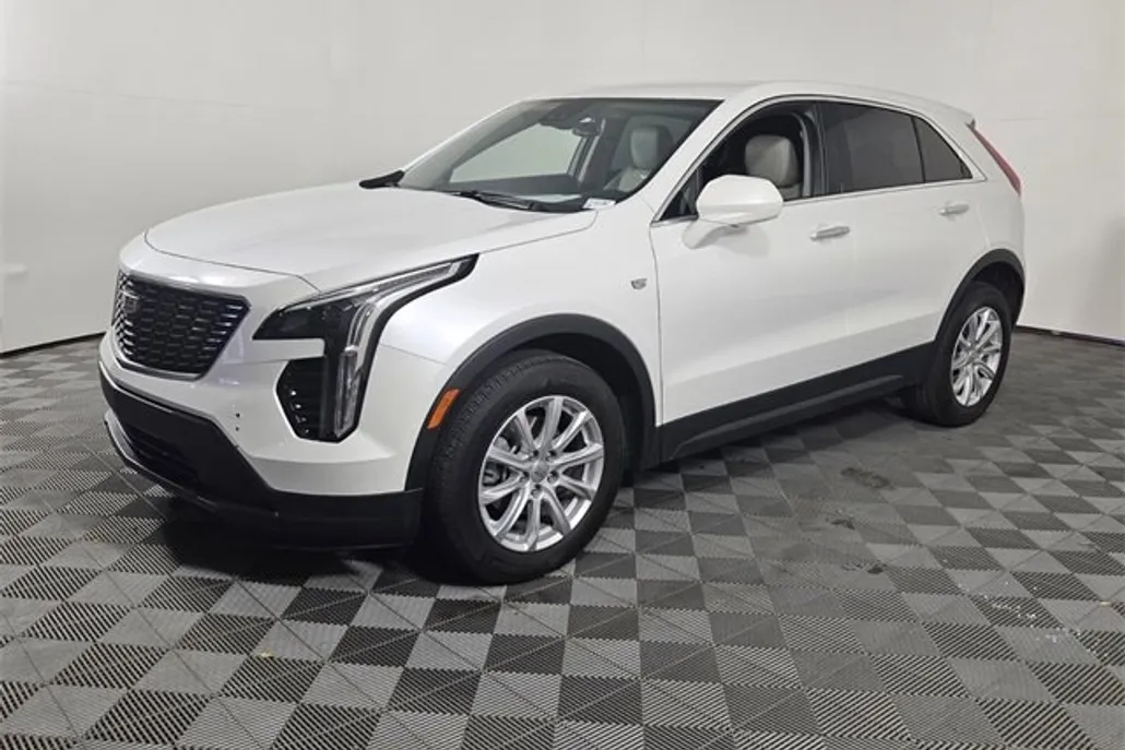 2022 Cadillac XT4 Luxury photo 1
