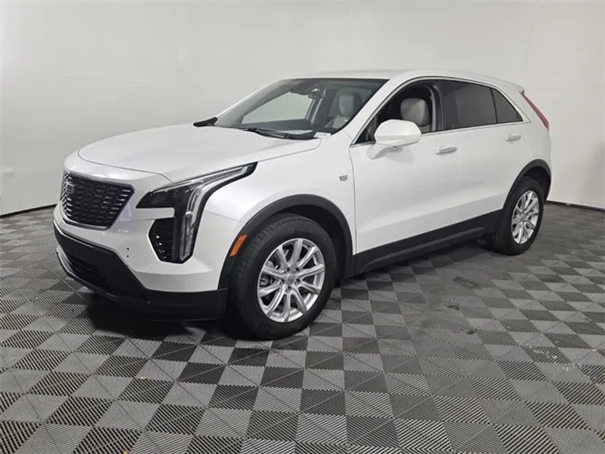 2022 Cadillac XT4 Luxury photo 1