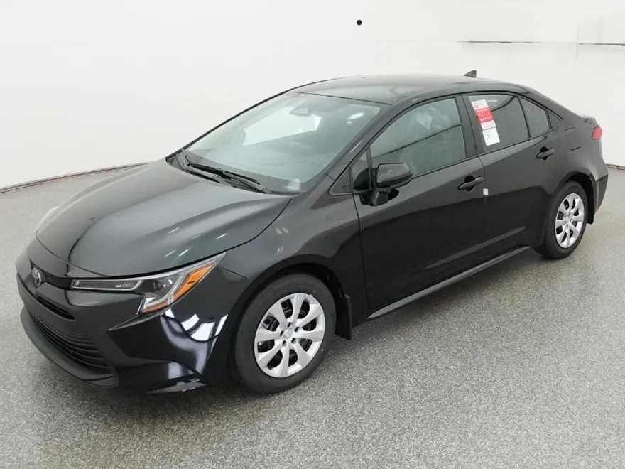 2026 Toyota Corolla LE photo 1