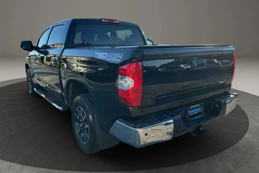 2017 Toyota Tundra CrewMax SR5 photo 1