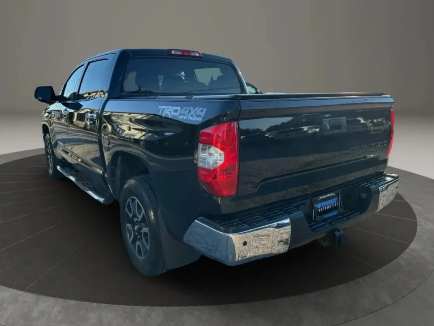 2017 Toyota Tundra CrewMax SR5 photo 1