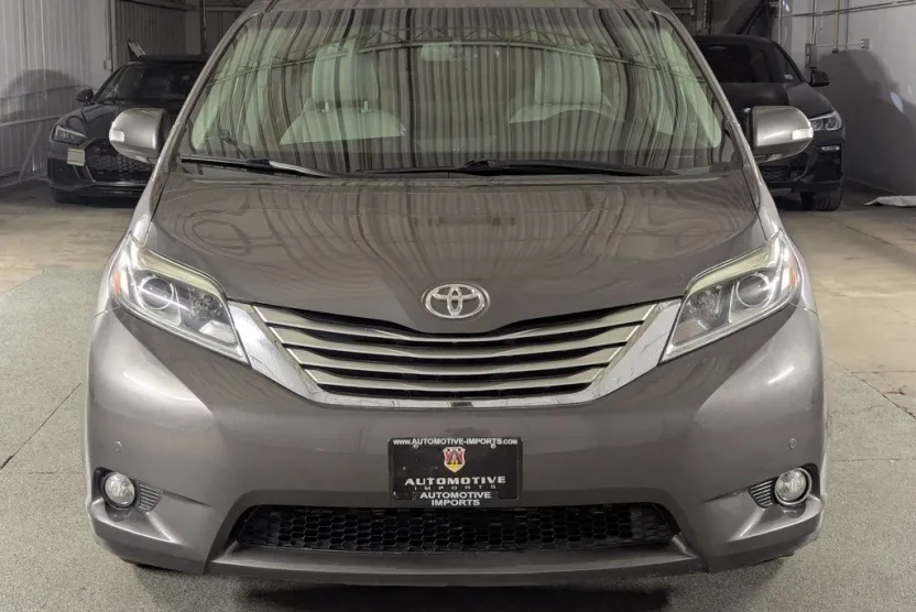 2015 Toyota Sienna Limited Premium photo 1