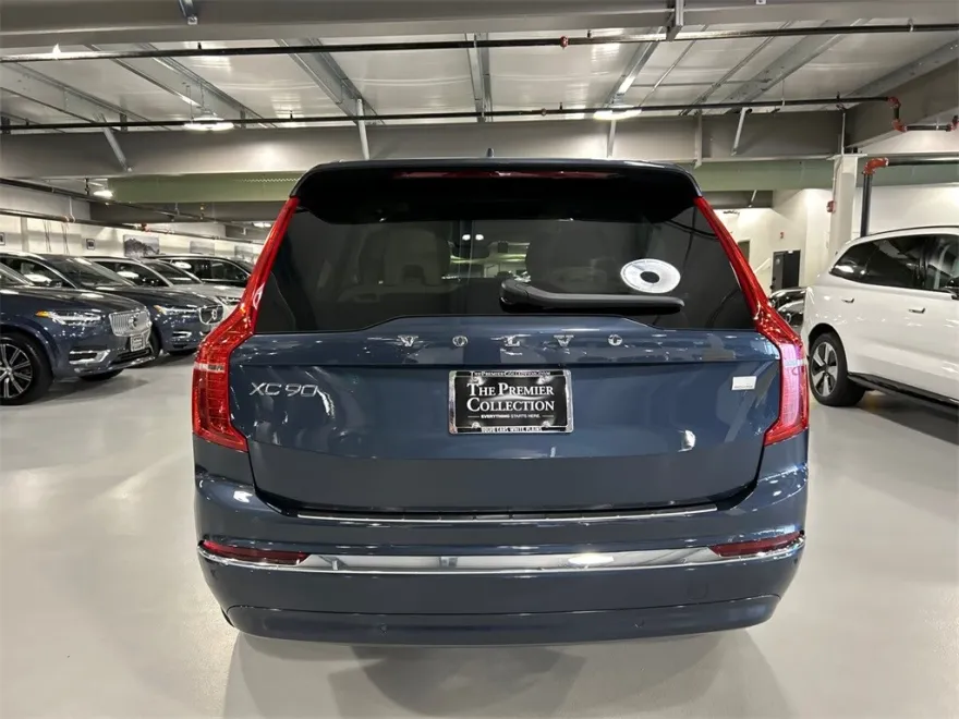 2024 Volvo XC90 T8 Ultimate photo 1