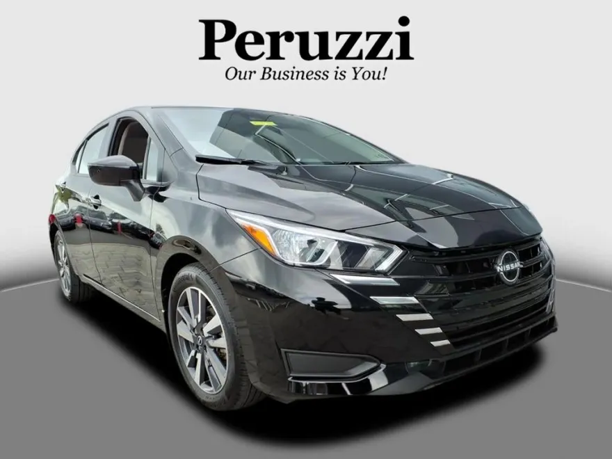 2023 Nissan Versa SV photo 1