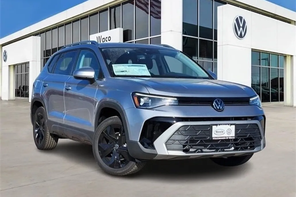 2025 Volkswagen Taos SE photo 1