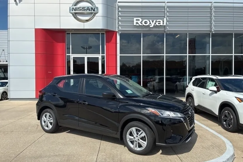 2025 Nissan Kicks Play S photo 1