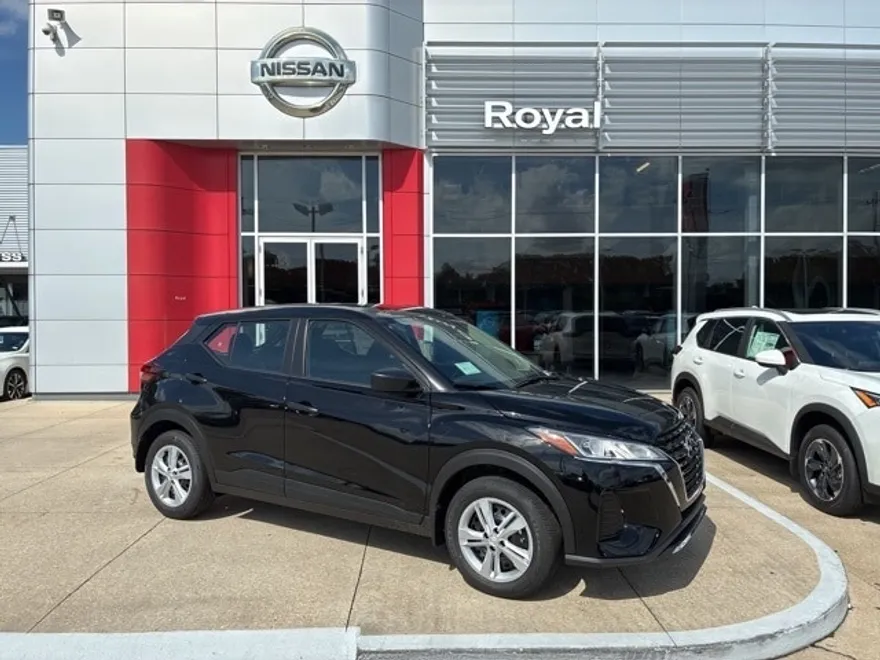 2025 Nissan Kicks Play S photo 1