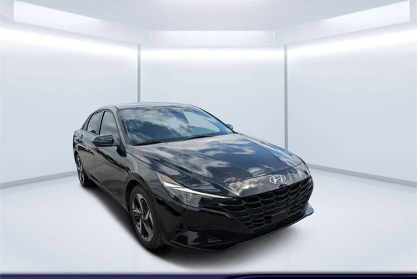 2023 Hyundai Elantra SEL photo 1