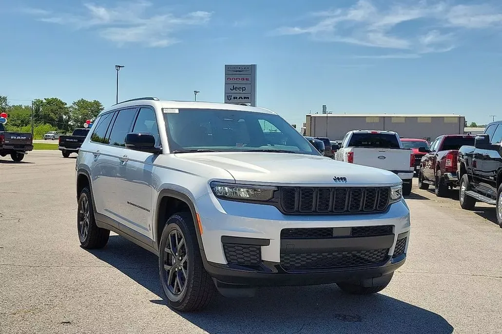 2025 Jeep Grand Cherokee Altitude X photo 1