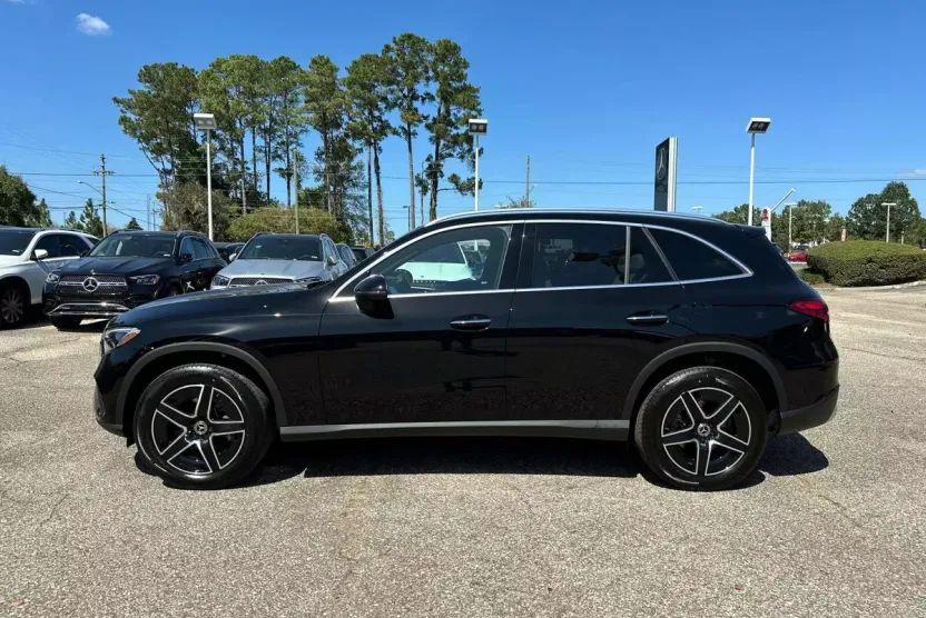 2026 Mercedes Benz GLC 300 4MATIC photo 1
